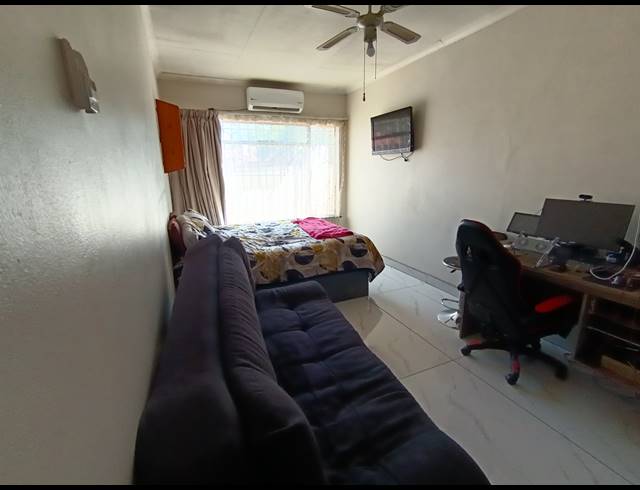 4 BEDROOM FREEHOLD FOR SALE IN BRACKENDOWNS
